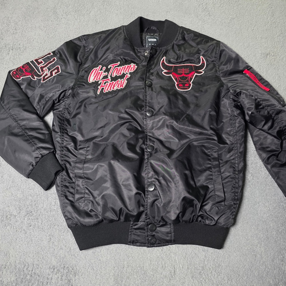 UNK NBA Mens Small Chicago Bulls Bomber Jacket Black Chi-Towns Finest Patch